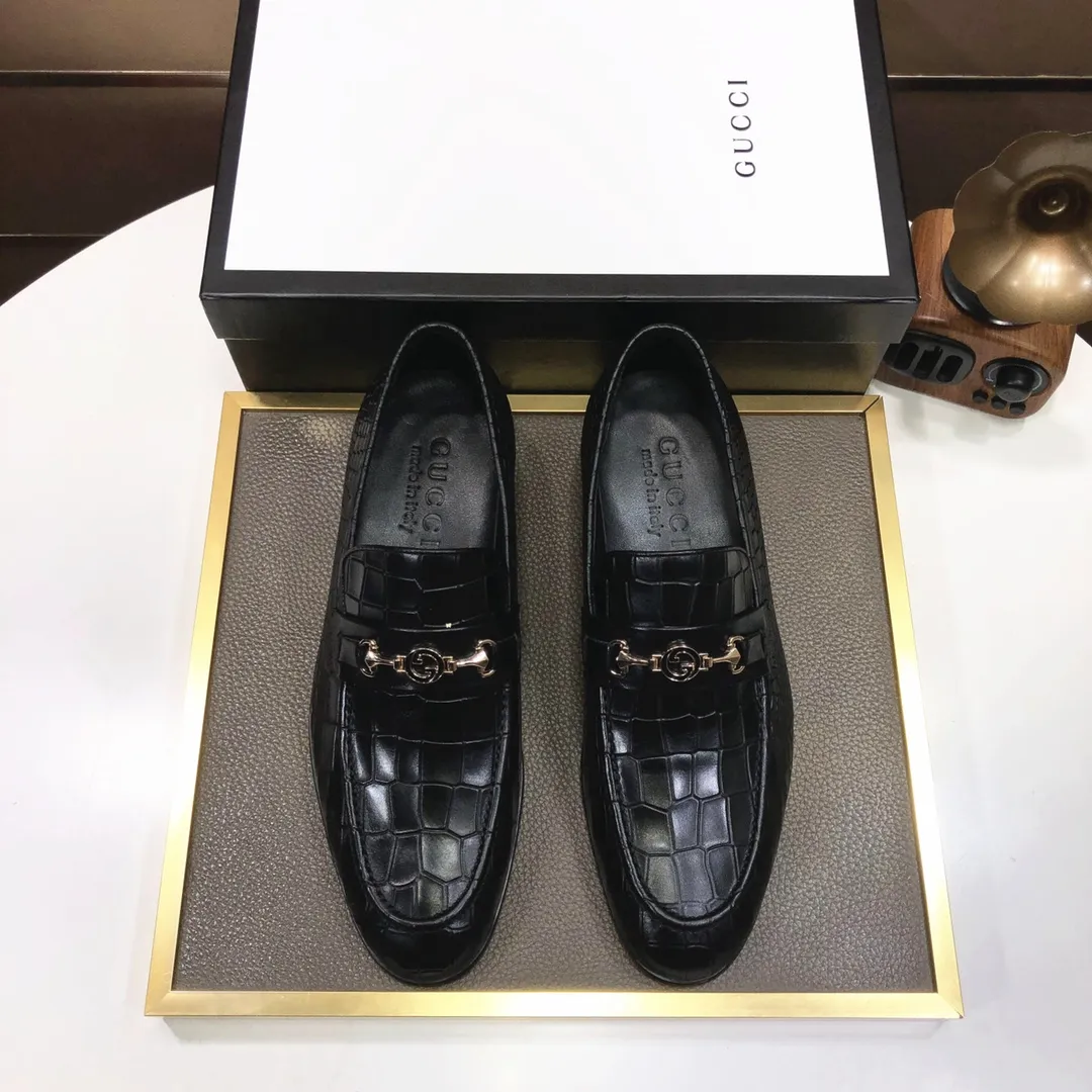 Men's shoes💰500💰Italy's top luxury men's shoe giant (GUCCI) (Gucci) (full cowhide lining) new arrival🍃Original European style🔰 Pleasant to the eye😍In order to make the shoes more durable and non-deformable🌀The production continues to follow traditional methods but there is still no lack of innovation💪Choose original sheepskin for the leather♻️ Smooth and natural And extra bright ⭐Made of imported cowhide, the first choice of rich people 38-45 (45 customized)